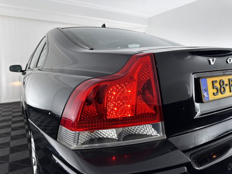 Volvo S60 2.4 D5 Momentum Aut.*NAVI-FULLMAP | 1/2-LEATHER | ECC | CRUISE | PDC | TOWBAR | COMFORT-SEATS | 17"ALU*