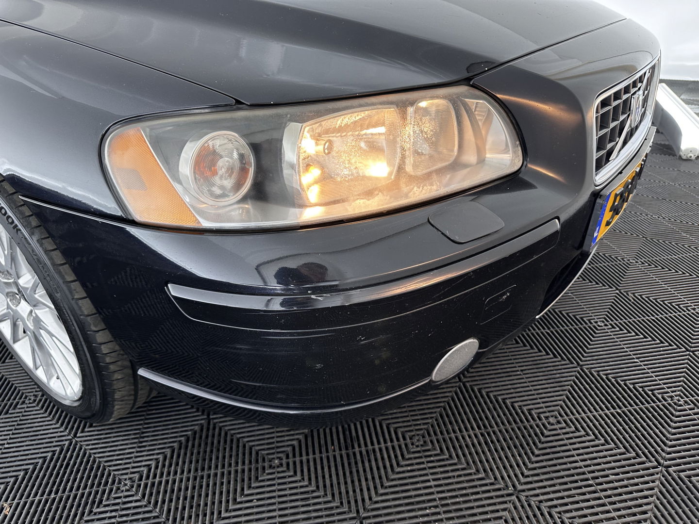 Volvo S60 2.4 D5 Momentum Aut.*NAVI-FULLMAP | 1/2-LEATHER | ECC | CRUISE | PDC | TOWBAR | COMFORT-SEATS | 17"ALU*