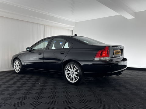 Volvo S60 2.4 D5 Momentum Aut.*NAVI-FULLMAP | 1/2-LEATHER | ECC | CRUISE | PDC | TOWBAR | COMFORT-SEATS | 17"ALU*