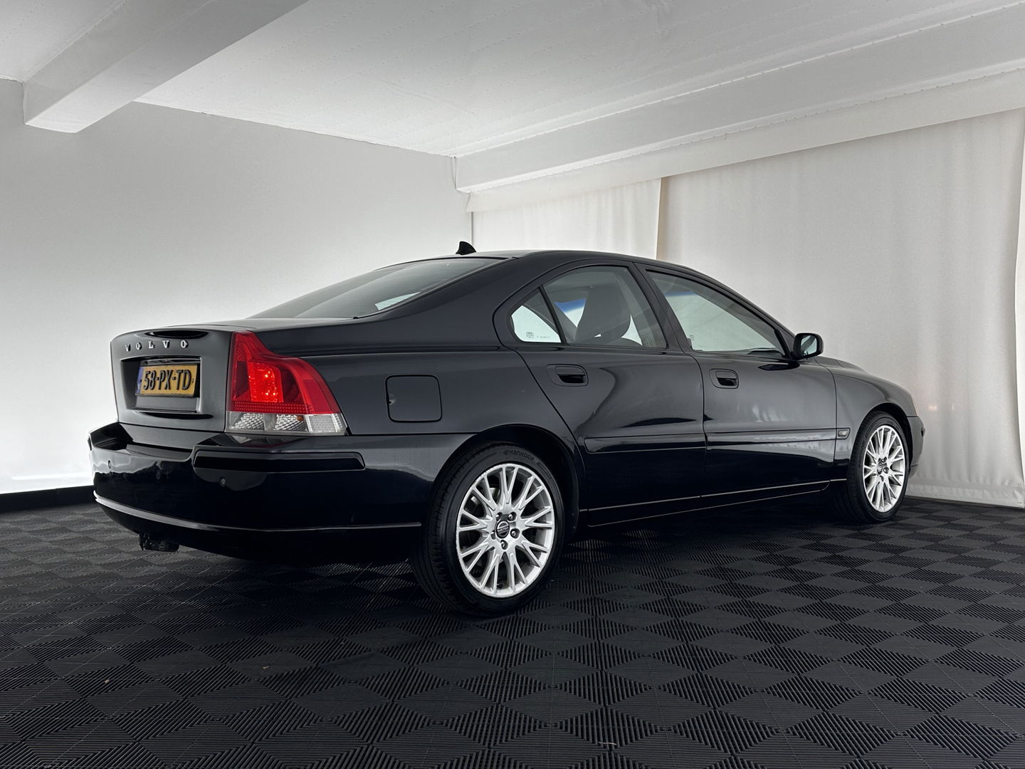 Volvo S60 2.4 D5 Momentum Aut.*NAVI-FULLMAP | 1/2-LEATHER | ECC | CRUISE | PDC | TOWBAR | COMFORT-SEATS | 17"ALU*