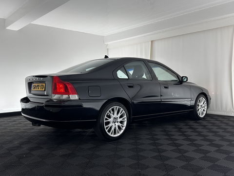 Volvo S60 2.4 D5 Momentum Aut.*NAVI-FULLMAP | 1/2-LEATHER | ECC | CRUISE | PDC | TOWBAR | COMFORT-SEATS | 17"ALU*