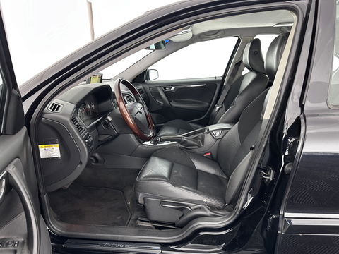 Volvo S60 2.4 D5 Momentum Aut.*NAVI-FULLMAP | 1/2-LEATHER | ECC | CRUISE | PDC | TOWBAR | COMFORT-SEATS | 17"ALU*