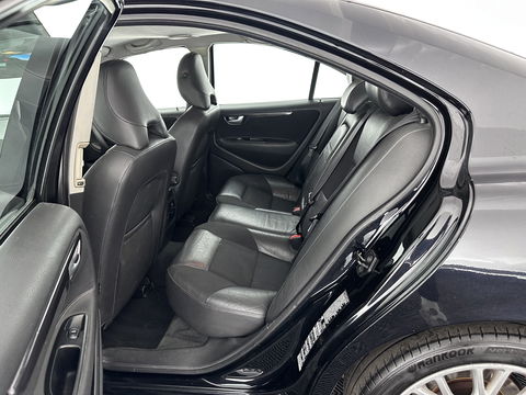 Volvo S60 2.4 D5 Momentum Aut.*NAVI-FULLMAP | 1/2-LEATHER | ECC | CRUISE | PDC | TOWBAR | COMFORT-SEATS | 17"ALU*