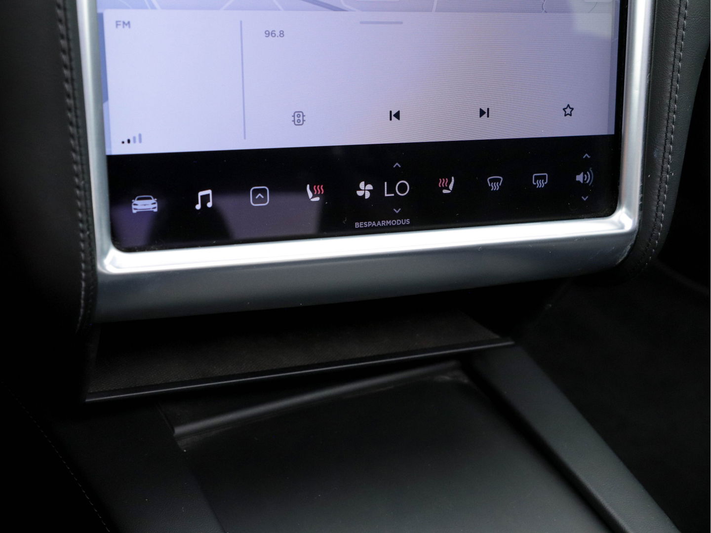 Tesla Model S 235 Kw Base [ 3-Fase ] (INCL-BTW) *PANO | AUTO-PILOT | KEYLESS | FULL-LED | 1/2-LEATHER | NAVI-FULLMAP | SURROUND-VIEW | APP-CONNECT | LANE-ASSIST | DIGI-COCKPIT | DAB | SPORT-SEATS | 19"ALU