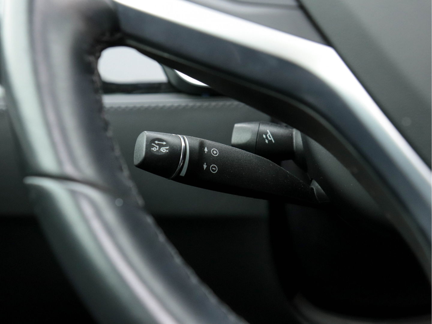Tesla Model S 235 Kw Base [ 3-Fase ] (INCL-BTW) *PANO | AUTO-PILOT | KEYLESS | FULL-LED | 1/2-LEATHER | NAVI-FULLMAP | SURROUND-VIEW | APP-CONNECT | LANE-ASSIST | DIGI-COCKPIT | DAB | SPORT-SEATS | 19"ALU