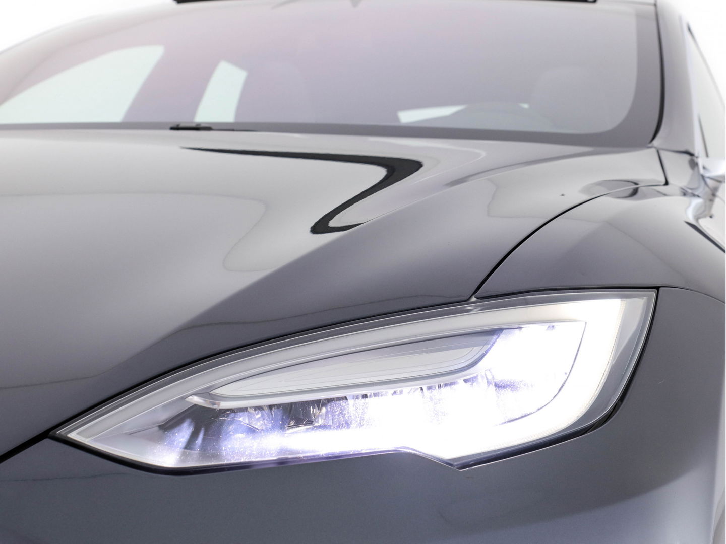 Tesla Model S 235 Kw Base [ 3-Fase ] (INCL-BTW) *PANO | AUTO-PILOT | KEYLESS | FULL-LED | 1/2-LEATHER | NAVI-FULLMAP | SURROUND-VIEW | APP-CONNECT | LANE-ASSIST | DIGI-COCKPIT | DAB | SPORT-SEATS | 19"ALU
