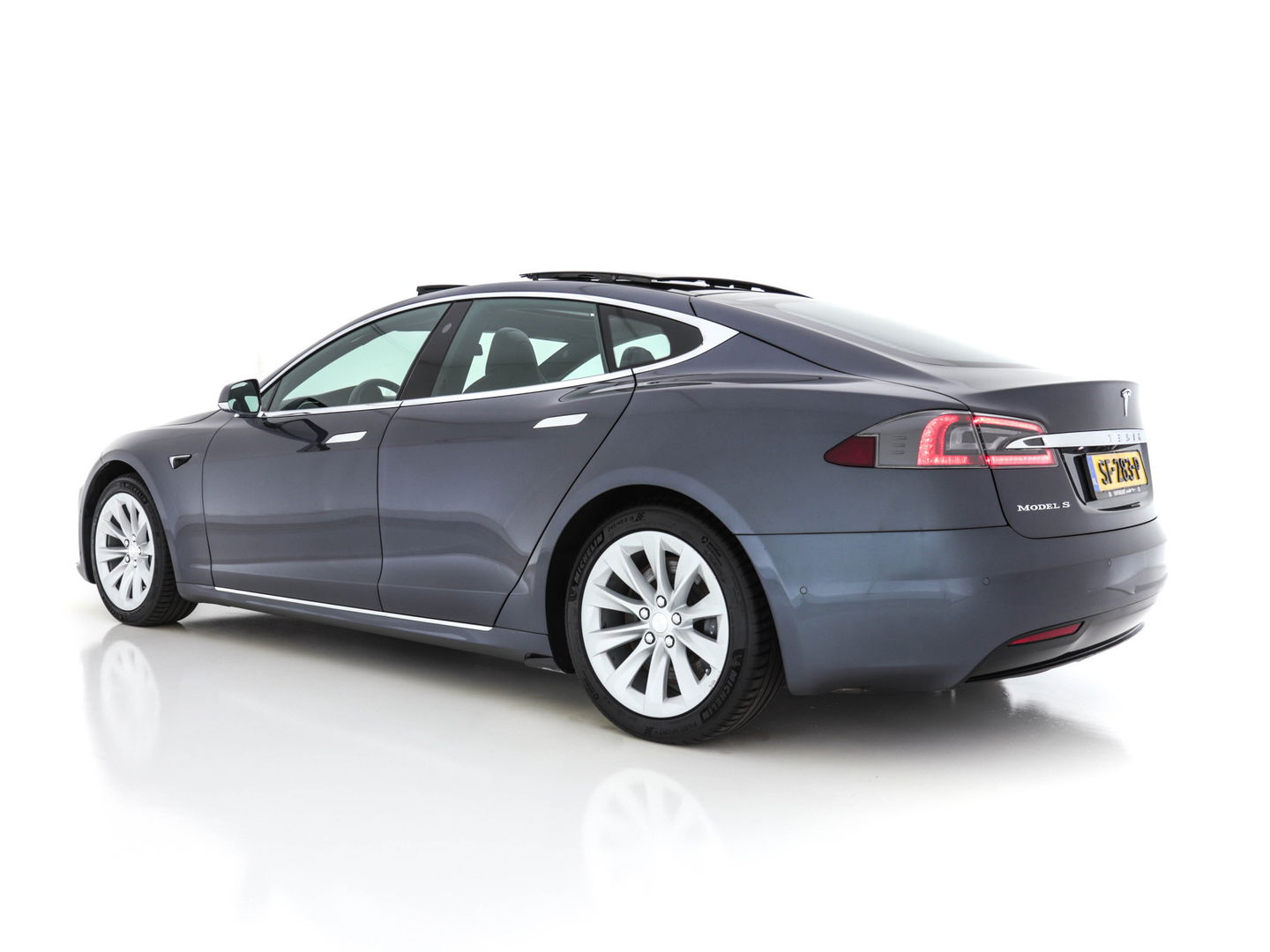 Tesla Model S 100D - 307 Kw AWD [ 3-Fase ] (INCL-BTW) *PANO | FULL-LEATHER  | FULL-LED | DIGI-COCKPIT | SURROUND-VIEW | AUTO-PILOT | AIR-SUSPENSION |  KEYLESS | CRUISE | SPORT-SEATS | 19"ALU*