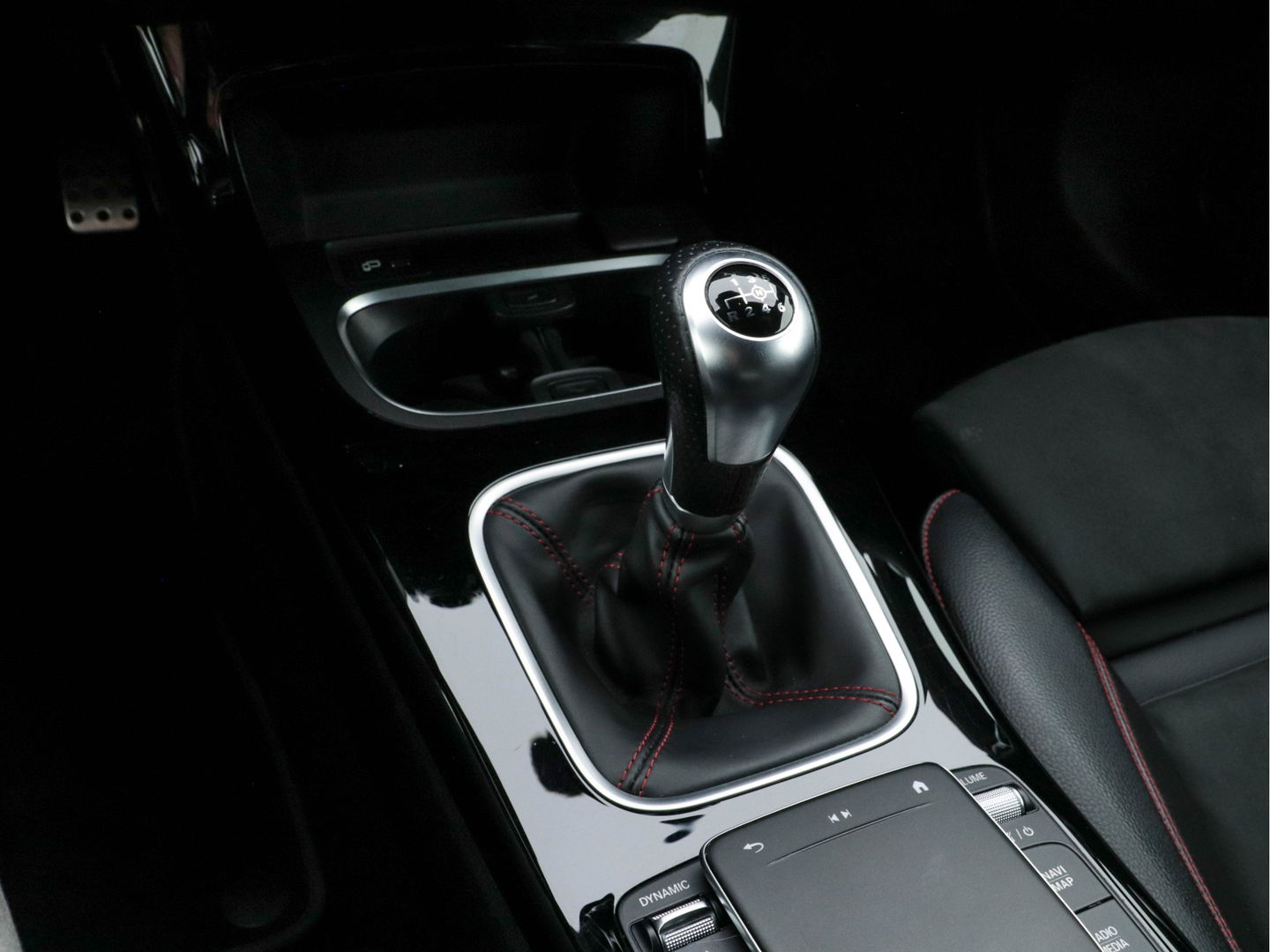 Mercedes-Benz A-Klasse 160 Business Solution AMG-Style (BTW) *WIDE-SCREEN-COCKPIT | FULL-LED | SPORT-SEATS | MICROFIBRE-LEATHER | M-BUX-NAVI | CAMERA | ECC | PDC | CRUISE| APP-CONNECT | AMBIENT-LIGHT*
