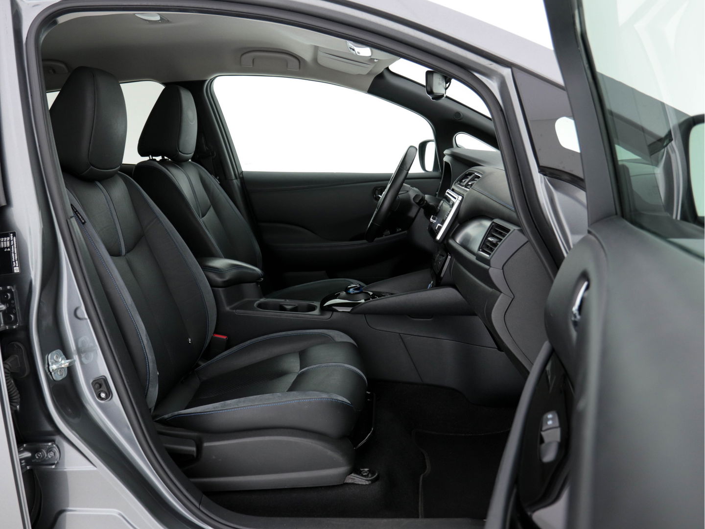 Nissan Leaf Tekna 40 kWh (INCL-BTW) AUT. * FULL-LEATHER | BOSE-AUDIO | FULL-LED | KEYLESS | SURROUND-VIEW | DAB | BLIND-SPOT | NAVI-FULLMAP | ADAPTIVE-CRUISE | DIGI-COCKPIT | COMFORT-SEATS | 17"ALU*