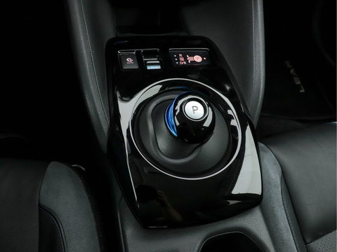 Nissan Leaf Tekna 40 kWh (INCL-BTW) AUT. * FULL-LEATHER | BOSE-AUDIO | FULL-LED | KEYLESS | SURROUND-VIEW | DAB | BLIND-SPOT | NAVI-FULLMAP | ADAPTIVE-CRUISE | DIGI-COCKPIT | COMFORT-SEATS | 17"ALU*