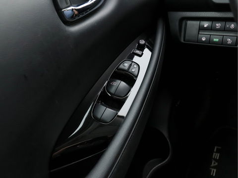 Nissan Leaf Tekna 40 kWh (INCL-BTW) AUT. * FULL-LEATHER | BOSE-AUDIO | FULL-LED | KEYLESS | SURROUND-VIEW | DAB | BLIND-SPOT | NAVI-FULLMAP | ADAPTIVE-CRUISE | DIGI-COCKPIT | COMFORT-SEATS | 17"ALU*