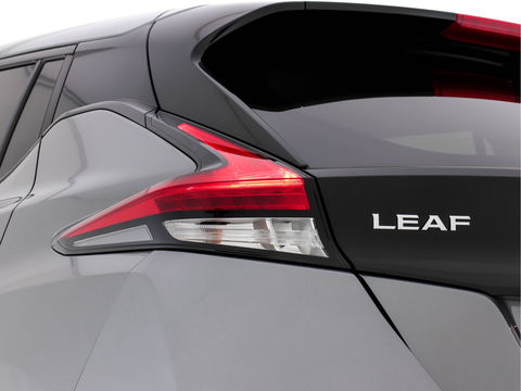 Nissan Leaf Tekna 40 kWh (INCL-BTW) AUT. * FULL-LEATHER | BOSE-AUDIO | FULL-LED | KEYLESS | SURROUND-VIEW | DAB | BLIND-SPOT | NAVI-FULLMAP | ADAPTIVE-CRUISE | DIGI-COCKPIT | COMFORT-SEATS | 17"ALU*