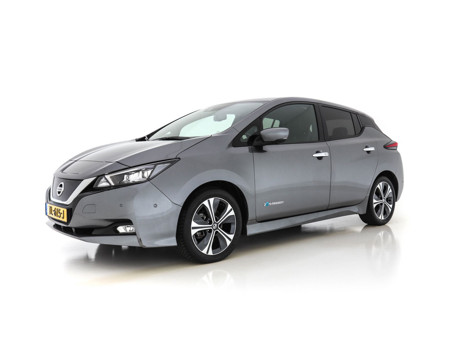 Nissan Leaf Tekna 40 kWh (INCL-BTW) AUT. * FULL-LEATHER | BOSE-AUDIO | FULL-LED | KEYLESS | SURROUND-VIEW | DAB | BLIND-SPOT | NAVI-FULLMAP | ADAPTIVE-CRUISE | DIGI-COCKPIT | COMFORT-SEATS | 17"ALU*