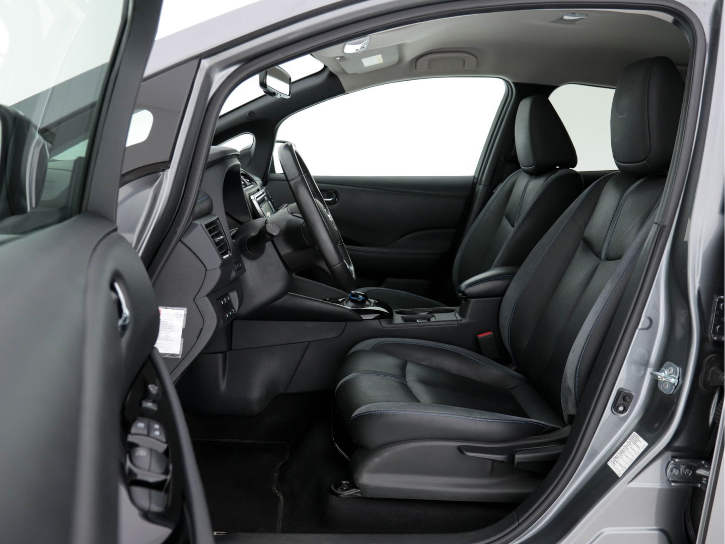 Nissan Leaf Tekna 40 kWh (INCL-BTW) AUT. * FULL-LEATHER | BOSE-AUDIO | FULL-LED | KEYLESS | SURROUND-VIEW | DAB | BLIND-SPOT | NAVI-FULLMAP | ADAPTIVE-CRUISE | DIGI-COCKPIT | COMFORT-SEATS | 17"ALU*