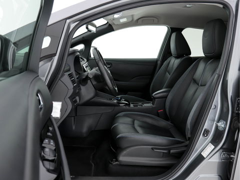 Nissan Leaf Tekna 40 kWh (INCL-BTW) AUT. * FULL-LEATHER | BOSE-AUDIO | FULL-LED | KEYLESS | SURROUND-VIEW | DAB | BLIND-SPOT | NAVI-FULLMAP | ADAPTIVE-CRUISE | DIGI-COCKPIT | COMFORT-SEATS | 17"ALU*