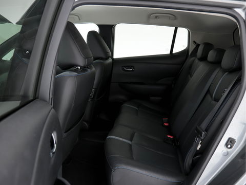 Nissan Leaf Tekna 40 kWh (INCL-BTW) AUT. * FULL-LEATHER | BOSE-AUDIO | FULL-LED | KEYLESS | SURROUND-VIEW | DAB | BLIND-SPOT | NAVI-FULLMAP | ADAPTIVE-CRUISE | DIGI-COCKPIT | COMFORT-SEATS | 17"ALU*