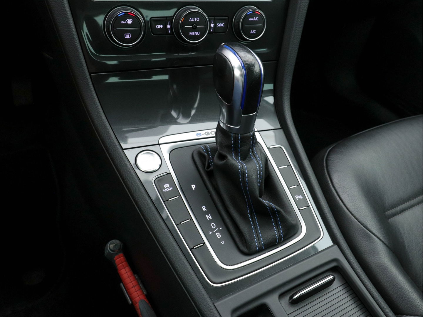 Volkswagen e-Golf (INCL-BTW) *HEATPUMP | FULL-LEATHER | FULL-LED | ADAPTIVE-CRUISE | VIRTUAL-COCKPIT |  KEYLESS | CAMERA | ECC | PDC | APP-CONNECT | COMFORT-SEATS | 17"ALU*