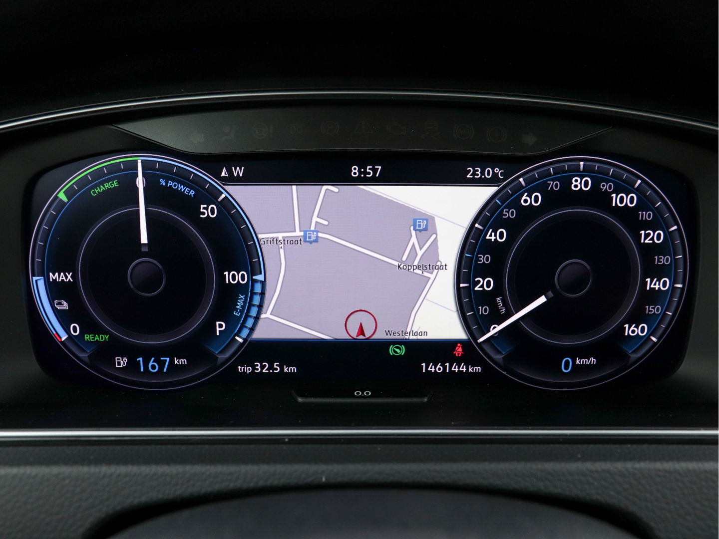 Volkswagen e-Golf (INCL-BTW) *HEATPUMP | FULL-LEATHER | FULL-LED | ADAPTIVE-CRUISE | VIRTUAL-COCKPIT |  KEYLESS | CAMERA | ECC | PDC | APP-CONNECT | COMFORT-SEATS | 17"ALU*