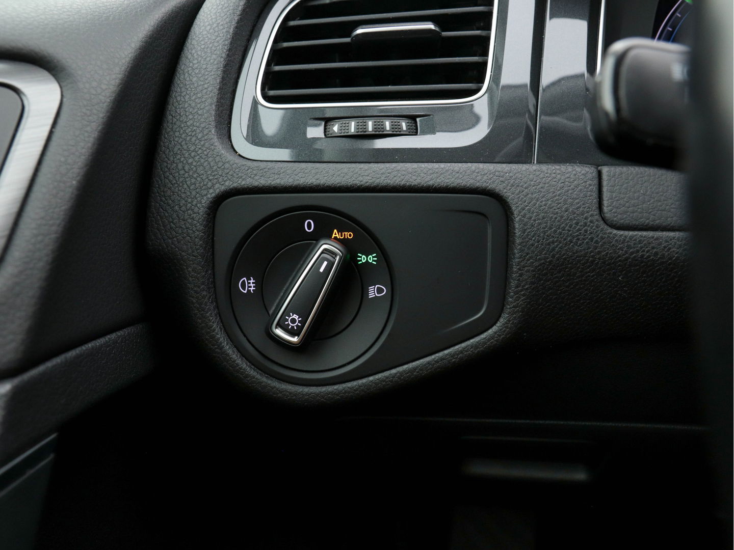 Volkswagen e-Golf (INCL-BTW) *HEATPUMP | FULL-LEATHER | FULL-LED | ADAPTIVE-CRUISE | VIRTUAL-COCKPIT |  KEYLESS | CAMERA | ECC | PDC | APP-CONNECT | COMFORT-SEATS | 17"ALU*