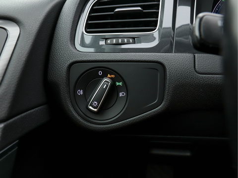 Volkswagen e-Golf (INCL-BTW) *HEATPUMP | FULL-LEATHER | FULL-LED | ADAPTIVE-CRUISE | VIRTUAL-COCKPIT |  KEYLESS | CAMERA | ECC | PDC | APP-CONNECT | COMFORT-SEATS | 17"ALU*