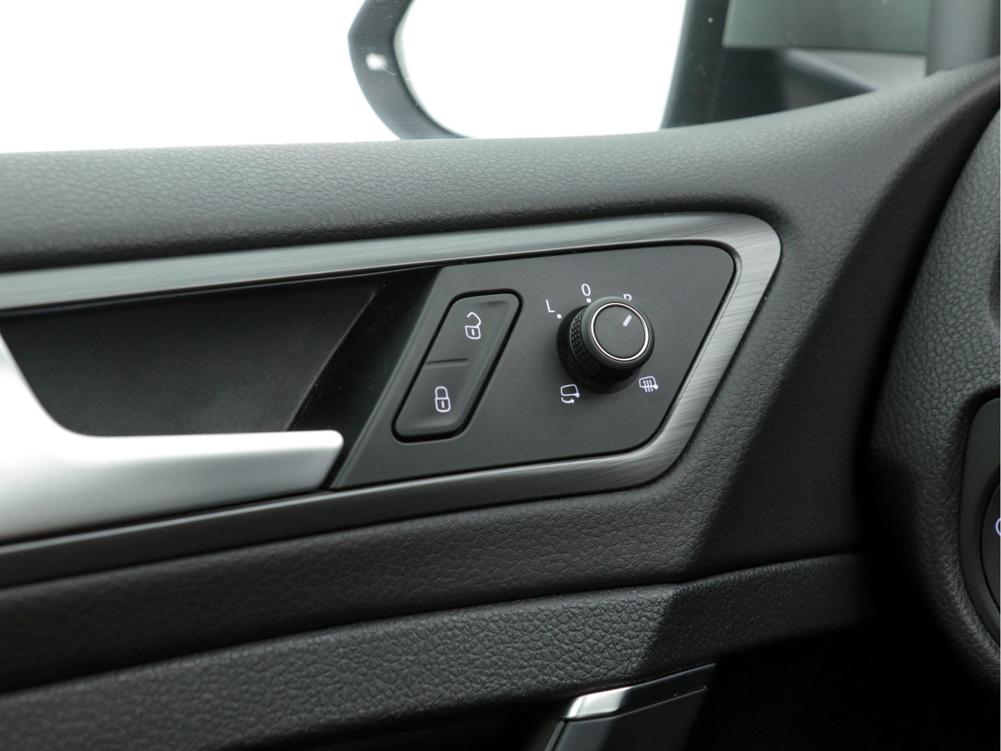 Volkswagen e-Golf (INCL-BTW) *HEATPUMP | FULL-LEATHER | FULL-LED | ADAPTIVE-CRUISE | VIRTUAL-COCKPIT |  KEYLESS | CAMERA | ECC | PDC | APP-CONNECT | COMFORT-SEATS | 17"ALU*