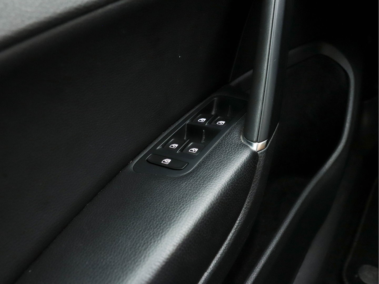 Volkswagen e-Golf (INCL-BTW) *HEATPUMP | FULL-LEATHER | FULL-LED | ADAPTIVE-CRUISE | VIRTUAL-COCKPIT |  KEYLESS | CAMERA | ECC | PDC | APP-CONNECT | COMFORT-SEATS | 17"ALU*