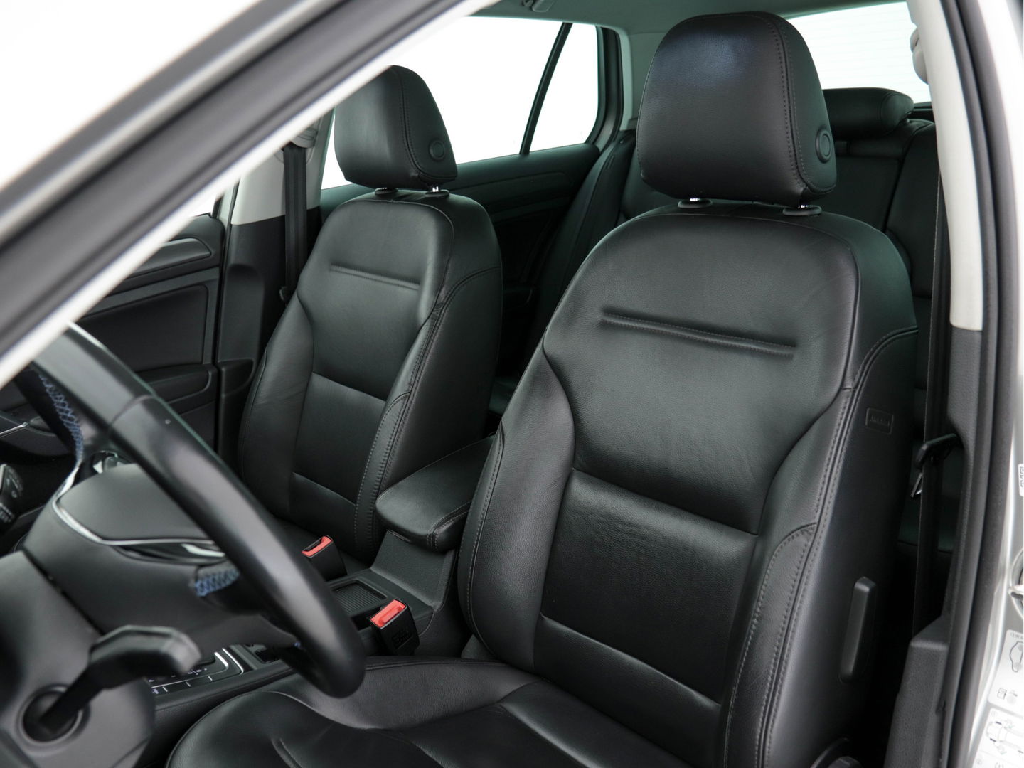 Volkswagen e-Golf (INCL-BTW) *HEATPUMP | FULL-LEATHER | FULL-LED | ADAPTIVE-CRUISE | VIRTUAL-COCKPIT |  KEYLESS | CAMERA | ECC | PDC | APP-CONNECT | COMFORT-SEATS | 17"ALU*