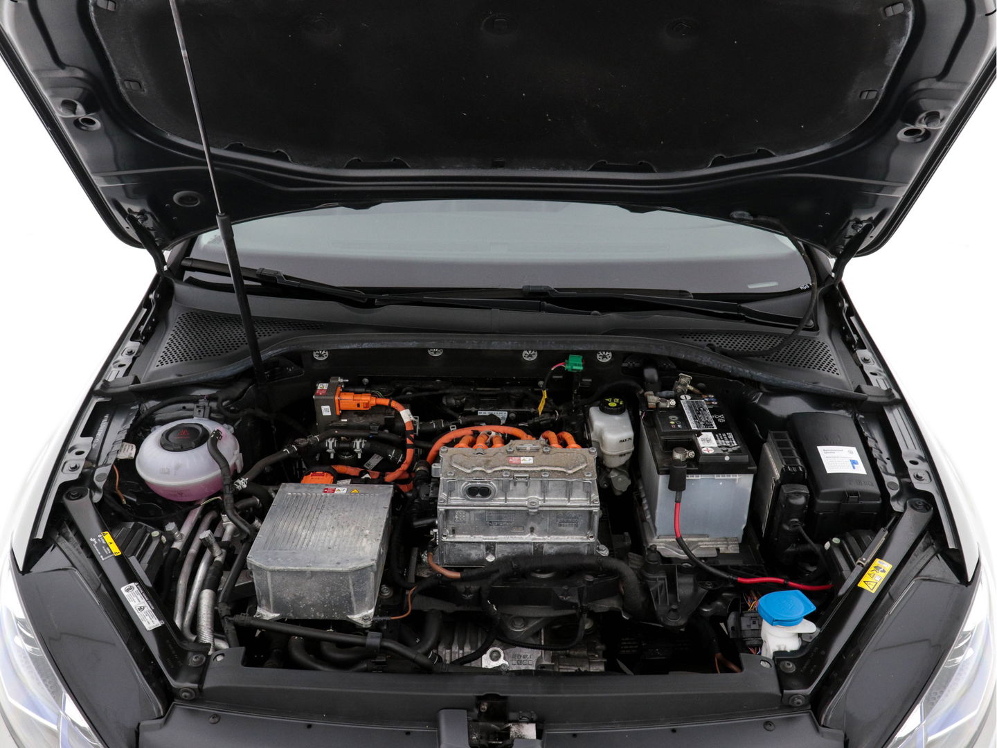 Volkswagen e-Golf (INCL-BTW) *HEATPUMP | FULL-LEATHER | FULL-LED | ADAPTIVE-CRUISE | VIRTUAL-COCKPIT |  KEYLESS | CAMERA | ECC | PDC | APP-CONNECT | COMFORT-SEATS | 17"ALU*