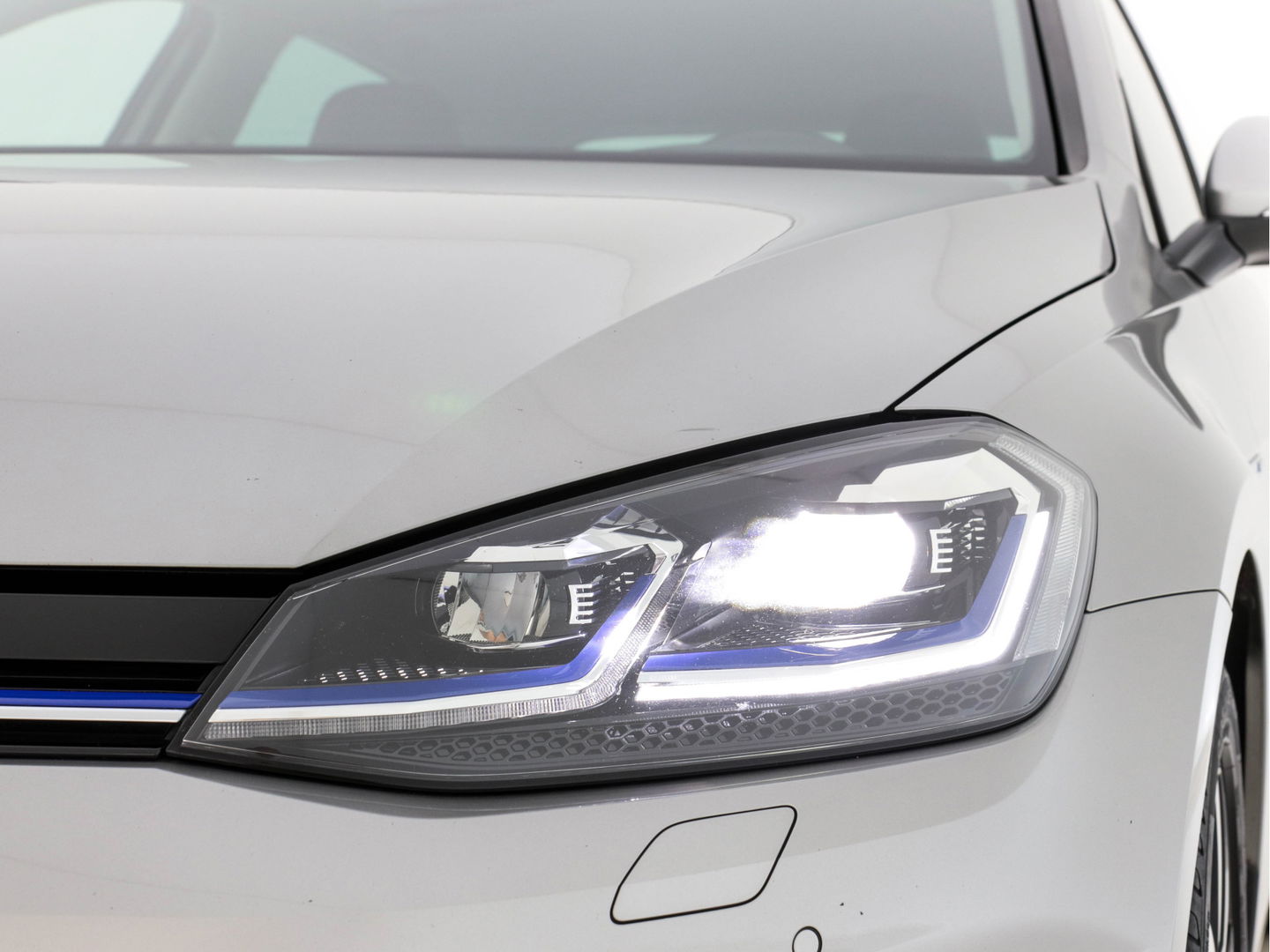 Volkswagen e-Golf (INCL-BTW) *HEATPUMP | FULL-LEATHER | FULL-LED | ADAPTIVE-CRUISE | VIRTUAL-COCKPIT |  KEYLESS | CAMERA | ECC | PDC | APP-CONNECT | COMFORT-SEATS | 17"ALU*