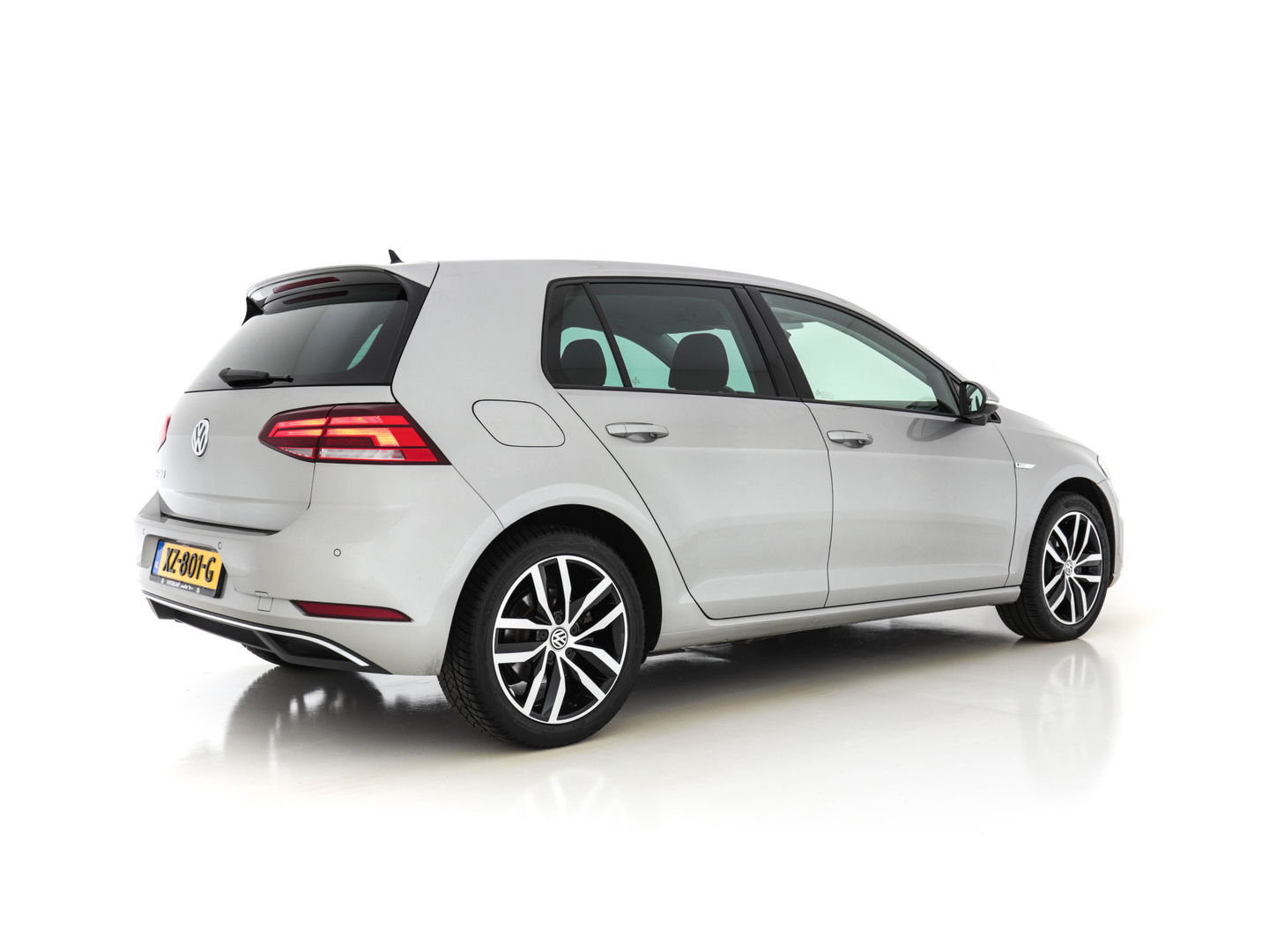 Volkswagen e-Golf (INCL-BTW) *HEATPUMP | FULL-LEATHER | FULL-LED | ADAPTIVE-CRUISE | VIRTUAL-COCKPIT | KEYLESS | CAMERA | ECC | PDC | APP-CONNECT | COMFORT-SEATS | 17"ALU*