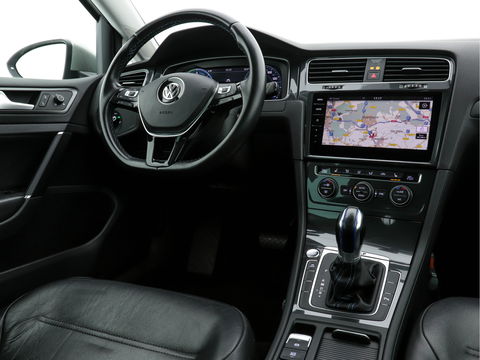 Volkswagen e-Golf (INCL-BTW) *HEATPUMP | FULL-LEATHER | FULL-LED | ADAPTIVE-CRUISE | VIRTUAL-COCKPIT |  KEYLESS | CAMERA | ECC | PDC | APP-CONNECT | COMFORT-SEATS | 17"ALU*