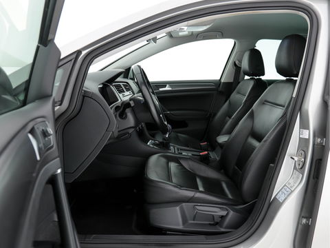 Volkswagen e-Golf (INCL-BTW) *HEATPUMP | FULL-LEATHER | FULL-LED | ADAPTIVE-CRUISE | VIRTUAL-COCKPIT |  KEYLESS | CAMERA | ECC | PDC | APP-CONNECT | COMFORT-SEATS | 17"ALU*