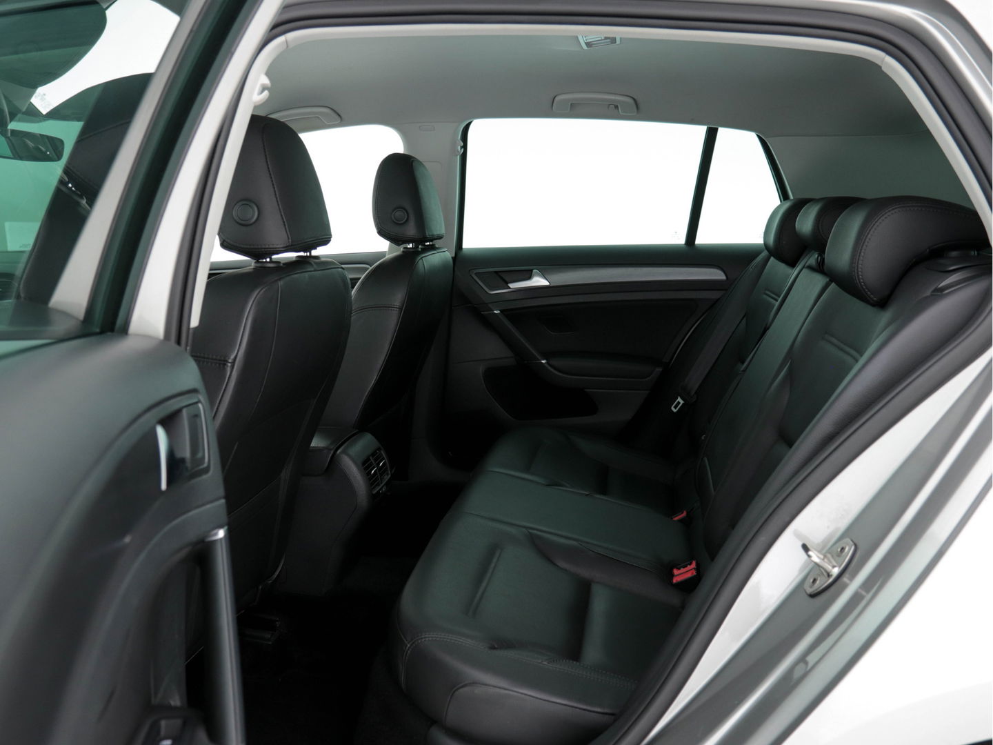 Volkswagen e-Golf (INCL-BTW) *HEATPUMP | FULL-LEATHER | FULL-LED | ADAPTIVE-CRUISE | VIRTUAL-COCKPIT |  KEYLESS | CAMERA | ECC | PDC | APP-CONNECT | COMFORT-SEATS | 17"ALU*