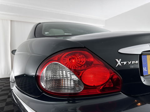 Jaguar X-Type 2.5 V6 AWD Aut. *SUNROOF | ECC | PDC | CRUISE | VELOURS | JAGUAR-AUDIO*
