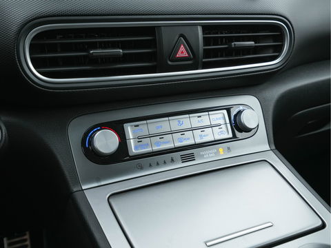 Hyundai KONA EV Comfort 39 kWh (INCL-BTW) *HEAT-PUMP | NAVI-FULLMAP  | KEYLESS | KRELL-AUDIO | CAMERA | DAB | ECC | PDC | ADAPTIVE-CRUISE | LANE-ASSIST | COMFORT-SEATS | 17"ALU*