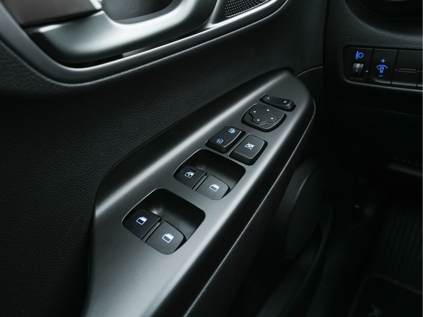 Hyundai KONA EV Comfort 39 kWh (INCL-BTW) *HEAT-PUMP | NAVI-FULLMAP  | KEYLESS | KRELL-AUDIO | CAMERA | DAB | ECC | PDC | ADAPTIVE-CRUISE | LANE-ASSIST | COMFORT-SEATS | 17"ALU*
