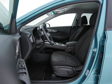 Hyundai KONA EV Comfort 39 kWh (INCL-BTW) *HEAT-PUMP | NAVI-FULLMAP  | KEYLESS | KRELL-AUDIO | CAMERA | DAB | ECC | PDC | ADAPTIVE-CRUISE | LANE-ASSIST | COMFORT-SEATS | 17"ALU*