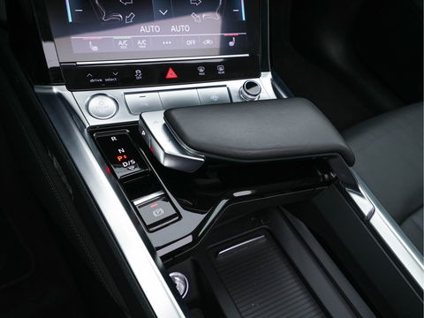 Audi e-tron 50 Quattro Launch-Edition-Plus [ 3-Fase ] (INCL-BTW) *PANO | DIGI-COCKPIT | MILANO-LUXURY-LEATHER | FULL-LED | MEMORY-PACK |  KEYLESS | NAVI-FULLMAP | TOWBAR | SHIFT-PADDLES | COMFORT-SEATS | 20"ALU*