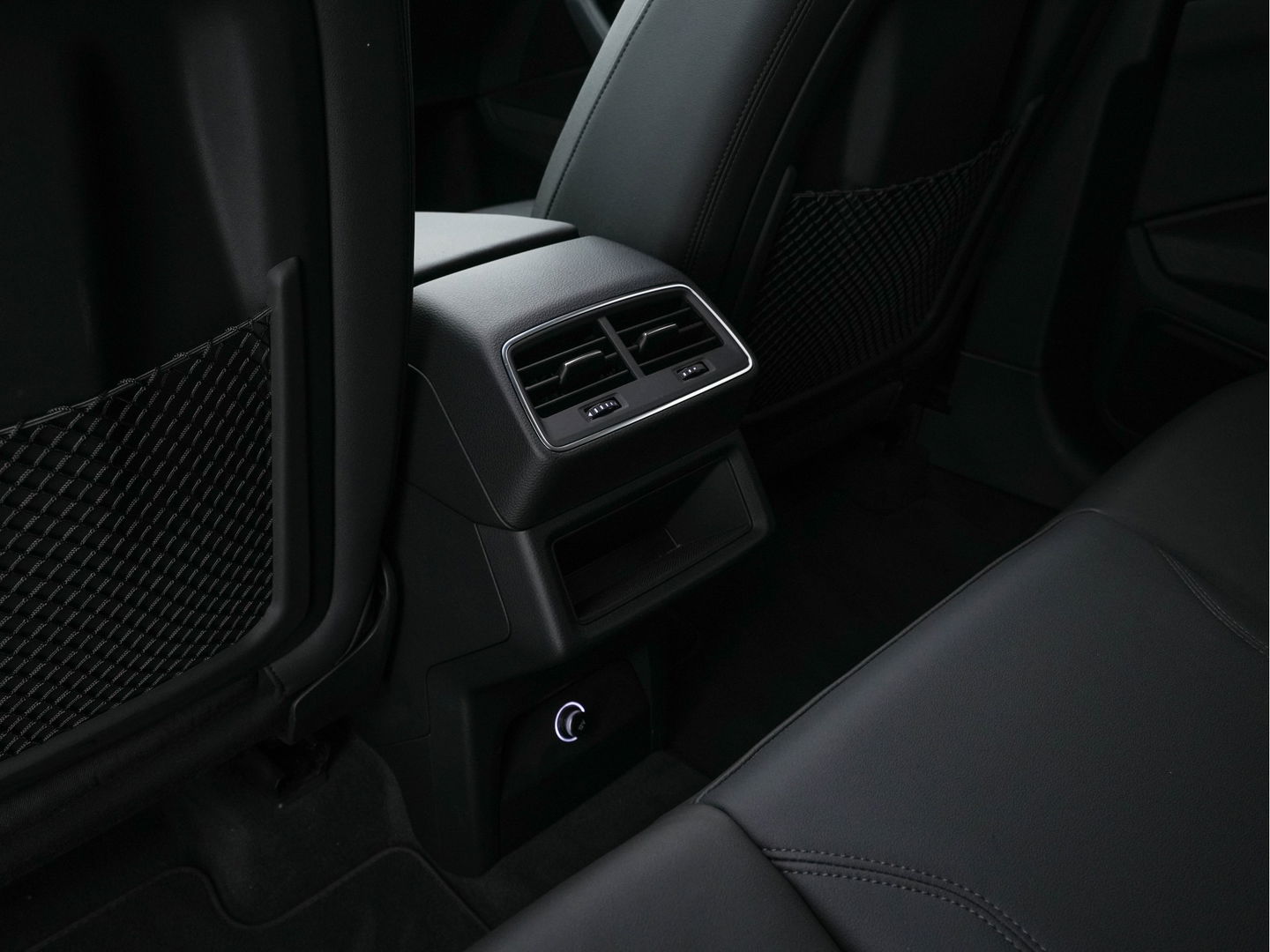 Audi e-tron 50 Quattro Launch-Edition-Plus [ 3-Fase ] (INCL-BTW) *PANO | DIGI-COCKPIT | MILANO-LUXURY-LEATHER | FULL-LED | MEMORY-PACK |  KEYLESS | NAVI-FULLMAP | TOWBAR | SHIFT-PADDLES | COMFORT-SEATS | 20"ALU*