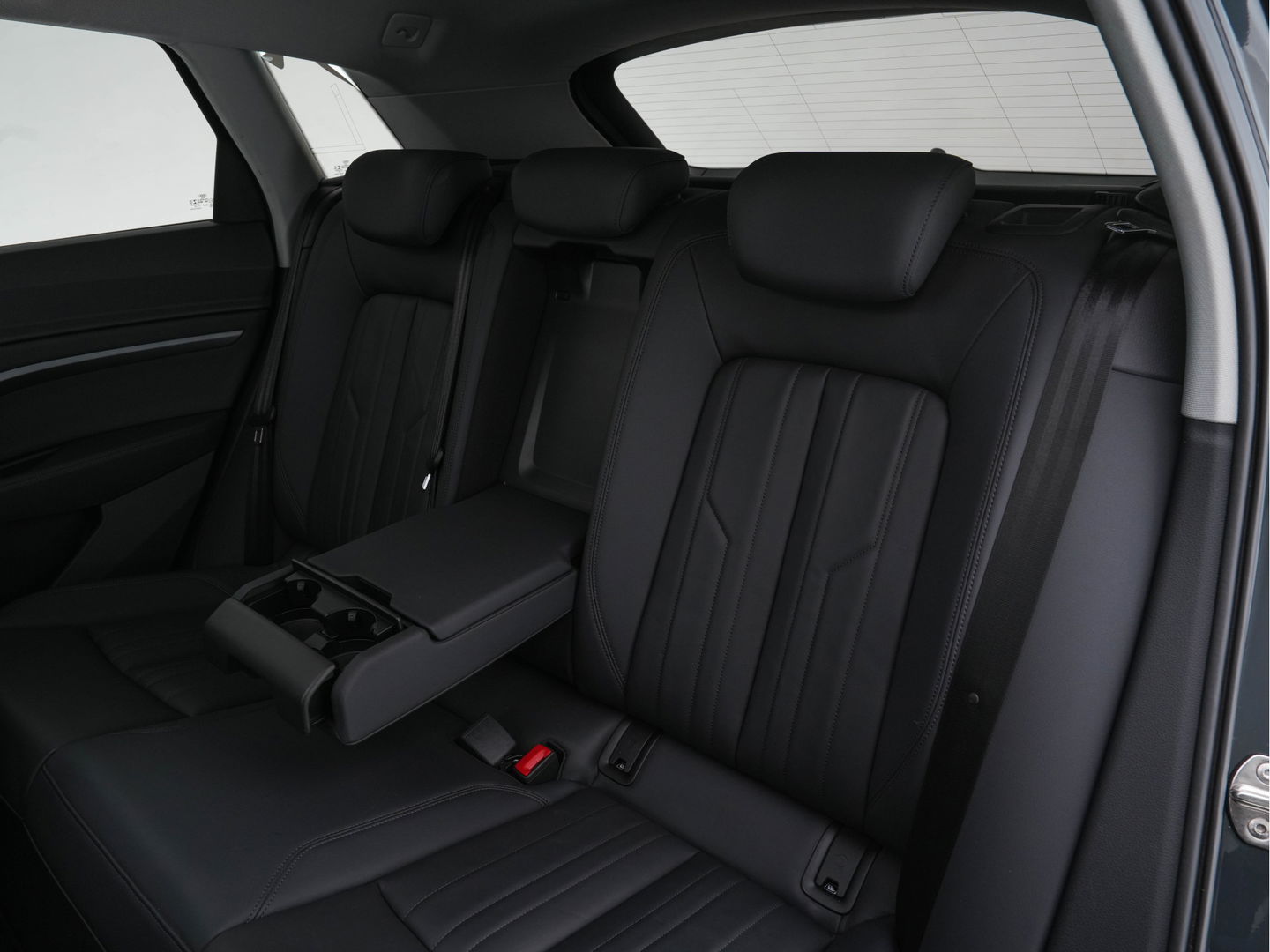 Audi e-tron 50 Quattro Launch-Edition-Plus [ 3-Fase ] (INCL-BTW) *PANO | DIGI-COCKPIT | MILANO-LUXURY-LEATHER | FULL-LED | MEMORY-PACK |  KEYLESS | NAVI-FULLMAP | TOWBAR | SHIFT-PADDLES | COMFORT-SEATS | 20"ALU*