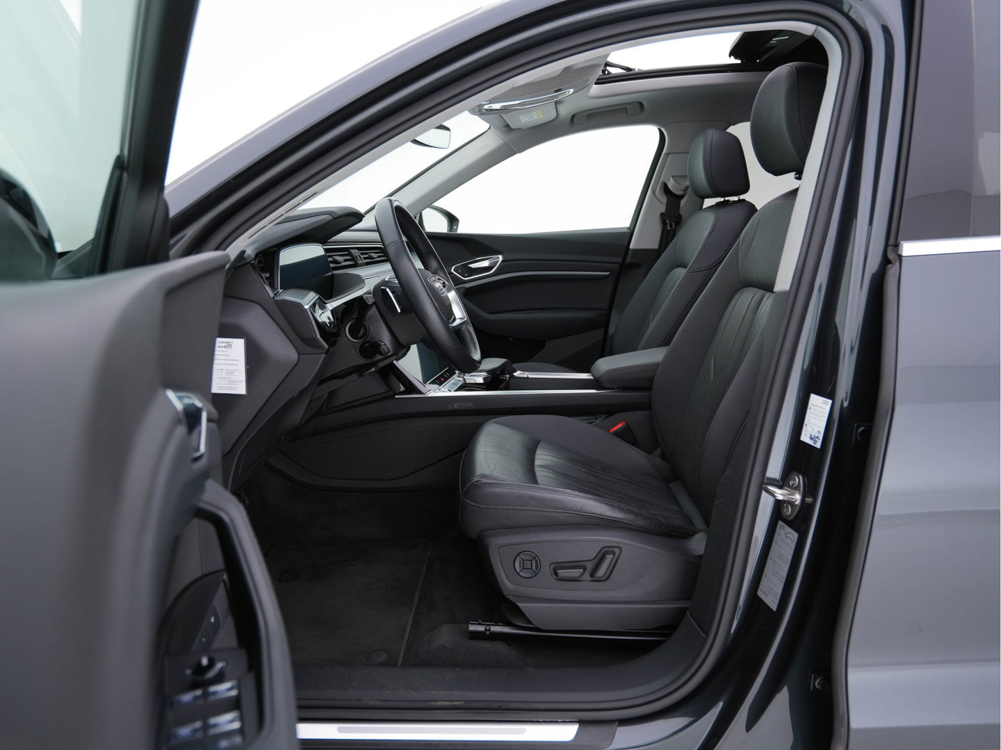 Audi e-tron 50 Quattro Launch-Edition-Plus [ 3-Fase ] (INCL-BTW) *PANO | DIGI-COCKPIT | MILANO-LUXURY-LEATHER | FULL-LED | MEMORY-PACK |  KEYLESS | NAVI-FULLMAP | TOWBAR | SHIFT-PADDLES | COMFORT-SEATS | 20"ALU*