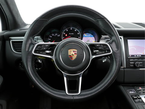 Porsche Macan 3.6 Turbo Aut. *PANO | XENON | FULL-LEATHER  | BOSE-SOUND | NL-AUTO | NAVI-PROF | XENON | COMFORT-SEATS | CAMERA | ECC | PDC | ALCANTARA | MODEL-2015*