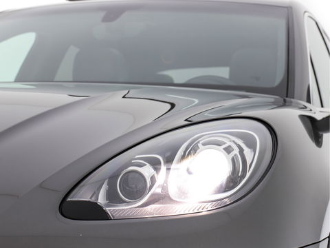Porsche Macan 3.6 Turbo Aut. *PANO | XENON | FULL-LEATHER  | BOSE-SOUND | NL-AUTO | NAVI-PROF | XENON | COMFORT-SEATS | CAMERA | ECC | PDC | ALCANTARA | MODEL-2015*
