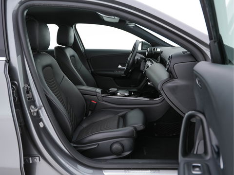 Mercedes-Benz A-Klasse 180 Advantage Style-Pack Aut. *WIDESCREEN-DIGI-COCKPIT | DAB | LEATHER-MICROFIBRE | CAMERA | NAVI-FULLMAP | ECC | PDC | CRUISE | APP-CONNECT | SPORT-SEATS | 16"ALU*
