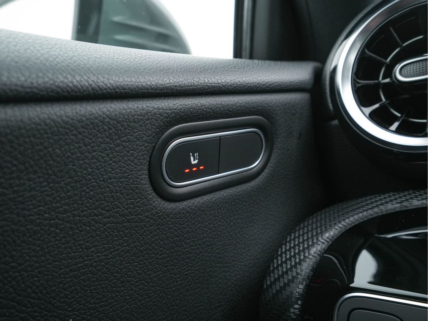 Mercedes-Benz A-Klasse 180 Advantage Style-Pack Aut. *WIDESCREEN-DIGI-COCKPIT | DAB | LEATHER-MICROFIBRE | CAMERA | NAVI-FULLMAP | ECC | PDC | CRUISE | APP-CONNECT | SPORT-SEATS | 16"ALU*