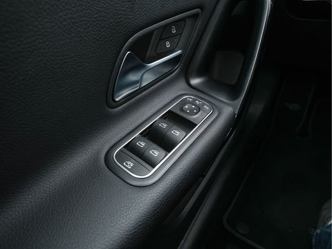 Mercedes-Benz A-Klasse 180 Advantage Style-Pack Aut. *WIDESCREEN-DIGI-COCKPIT | DAB | LEATHER-MICROFIBRE | CAMERA | NAVI-FULLMAP | ECC | PDC | CRUISE | APP-CONNECT | SPORT-SEATS | 16"ALU*