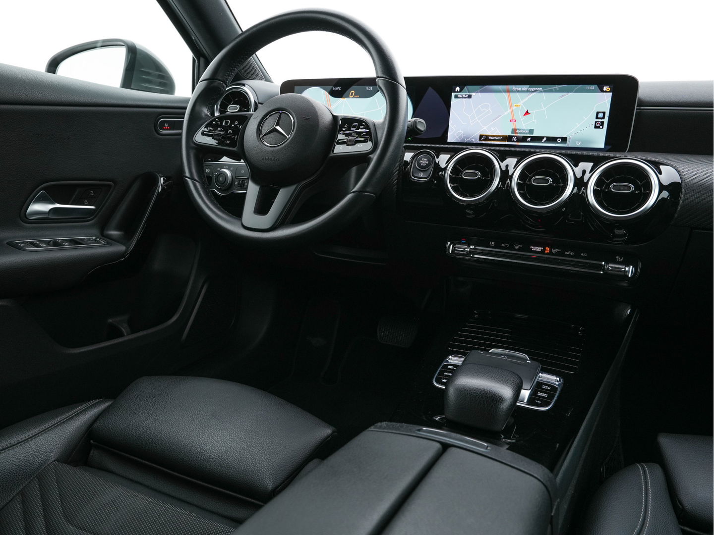 Mercedes-Benz A-Klasse 180 Advantage Style-Pack Aut. *WIDESCREEN-DIGI-COCKPIT | DAB | LEATHER-MICROFIBRE | CAMERA | NAVI-FULLMAP | ECC | PDC | CRUISE | APP-CONNECT | SPORT-SEATS | 16"ALU*