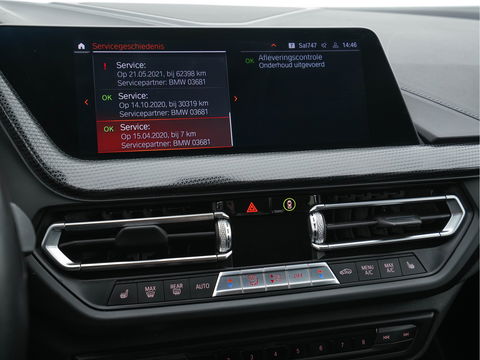 BMW 1-serie 118i High Executive Edition Sport-Line *DAKOTA-FULL-LEATHER | DIGI-COCKPIT | HARMAN-KARDON-AUDIO | FULL-LED | KEYLESS | NAVI-FULLMAP | DAB | CAMERA | ECC | APP.CONNECT | PDC | AMBIENT-LIGHT | CRUISE | SPORT-SEATS | 17"ALU*