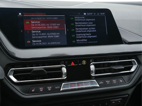 BMW 1-serie 118i High Executive Edition Sport-Line *DAKOTA-FULL-LEATHER | DIGI-COCKPIT | HARMAN-KARDON-AUDIO | FULL-LED | KEYLESS | NAVI-FULLMAP | DAB | CAMERA | ECC | APP.CONNECT | PDC | AMBIENT-LIGHT | CRUISE | SPORT-SEATS | 17"ALU*