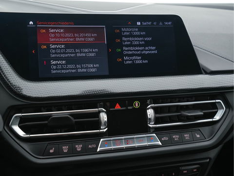 BMW 1-serie 118i High Executive Edition Sport-Line *DAKOTA-FULL-LEATHER | DIGI-COCKPIT | HARMAN-KARDON-AUDIO | FULL-LED | KEYLESS | NAVI-FULLMAP | DAB | CAMERA | ECC | APP.CONNECT | PDC | AMBIENT-LIGHT | CRUISE | SPORT-SEATS | 17"ALU*